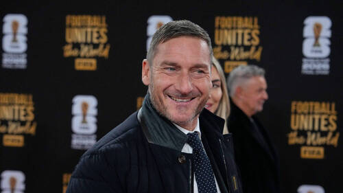 Francesco Totti délaisse le football pour le basket