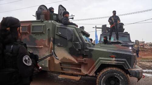 Syrie: le chef des forces kurdes annonce leur dissolution