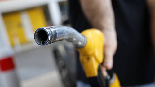 Le Brent sous 100 dollars, espoir d'améliorations au Moyen-Orient