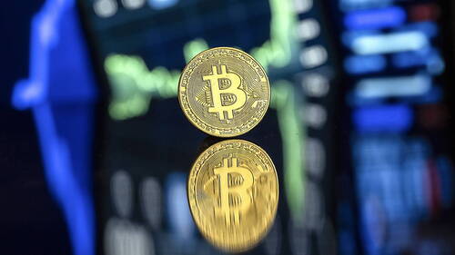 Le bitcoin poursuit son envolée et établit un nouveau record