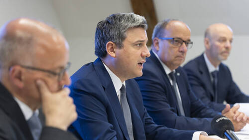 Cantons et communes font front contre l'initiative de l'UDC