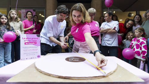 Le plus grand carac rose du monde à Neuchâtel