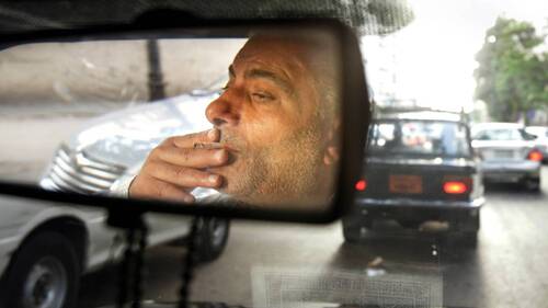 France: un fumeur sur six jette son mégot par la fenêtre en voiture