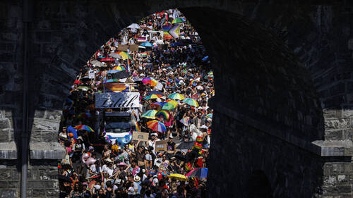 Lausanne: des milliers de personnes pour la Pride romande