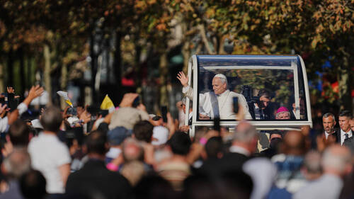 Léon XIV à Notre-Dame et au Stade de France: foule enthousiaste