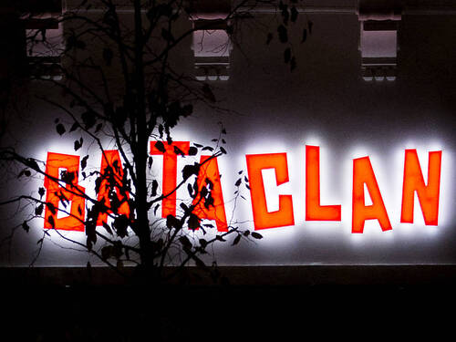 Attentats du 13 novembre: images du Bataclan diffusées au procès