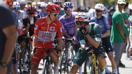 Pogacar "reste vivant" après sa chute sur la Vuelta