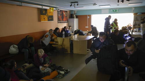 Ukraine: de fortes explosions entendues à Kiev