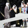 Ruée sur le "bisht", le manteau offert au champion Messi