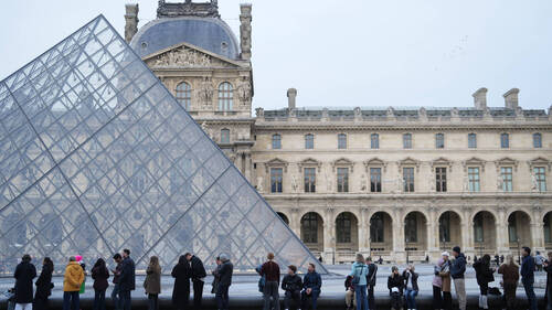 La présidente du Louvre a remis sa démission