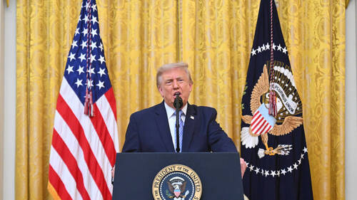Trump martèle ses accusations de fraude à trois mois des élections