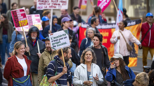 Environ 600 manifestants contre le projet de budget à Genève