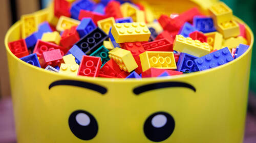 Lego: bond du bénéfice net de 32% au 1er semestre