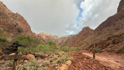 Crue dans le Grand Canyon: plus de 20 personnes recherchées
