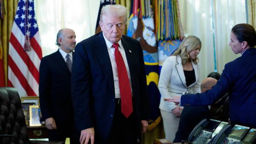Porter un gilet pare-balles? Pas bon pour la ligne, répond Trump