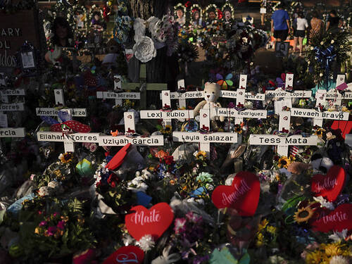 Une Semaine Apr s La Tuerie Uvalde Enterre Ses Morts