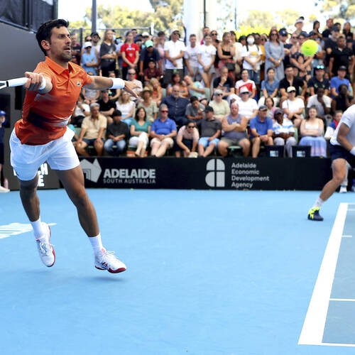 Accueil enthousiaste pour la première de Djokovic en Australie