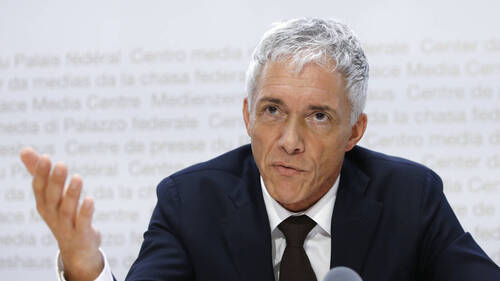 Incendie de Crans-Montana: Michael Lauber critique l'enquête