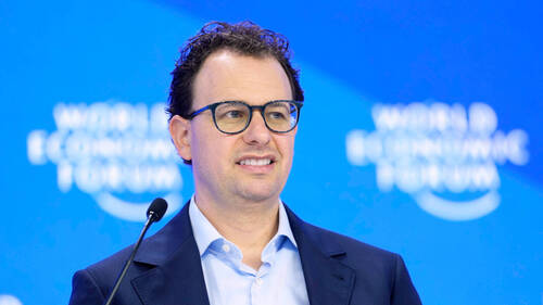 Ralentir sur l'IA: Musk et Altman soutiennent le patron d'Anthropic