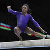 Simone Biles brille encore et s'offre deux nouveaux titres