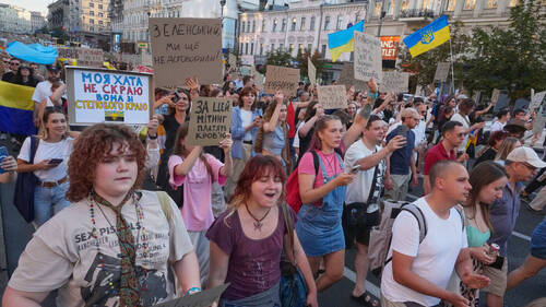Manif à Kiev pour demander le retour de l'ex-ministre de la Défense