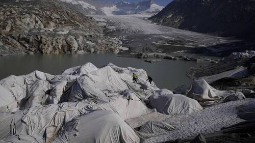 A Genève, une exposition alerte sur l'exploitation de la montagne