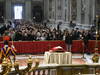 Des flots de fidèles au Vatican pour rendre hommage à Benoît XVI