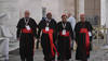 A J-4 du conclave, un désistement et des concertations comptées