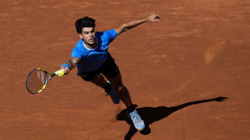Blessé au poignet, Carlos Alcaraz se retire du tournoi de Barcelone