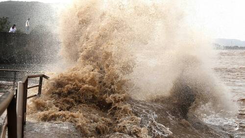 Bavi, rétrogradé, frappe la Chine de pluies torrentielles