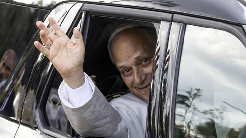 Le pape de retour au Vatican quatre jours après son opération