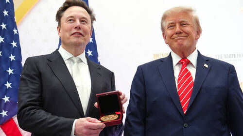 Trump décore Musk d'une médaille scientifique