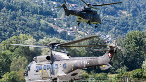 Les Super Puma suisses de retour de Corse
