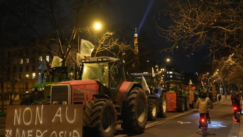 Colère agricole: les tracteurs de la FNSEA quittent Paris