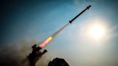 Salves de missiles de l'Iran après l'élection du nouveau guide