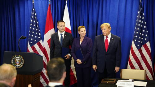 Trump signe un accord de sécurité avec le Groenland et le Danemark