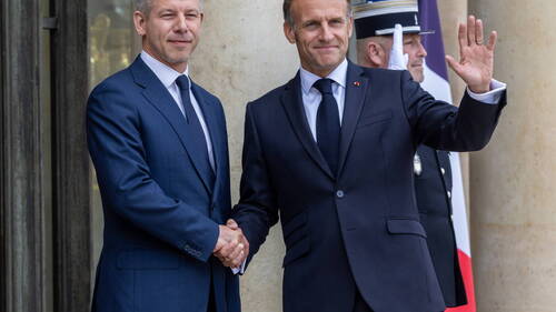 Macron salue une nouvelle ère pour l'Europe auprès de Peter Magyar