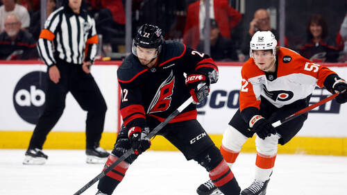 Carolina domine l'acte I face aux Flyers