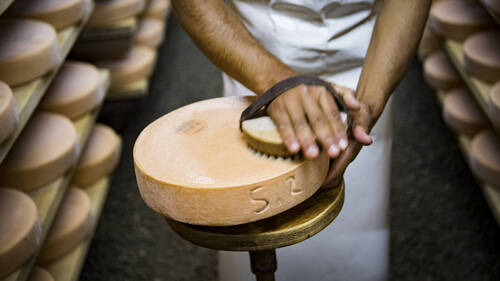 Un fromage à raclette vieux de 142 ans sous la loupe