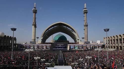 Des milliers d'Iraniens arrivent aux funérailles de Khamenei