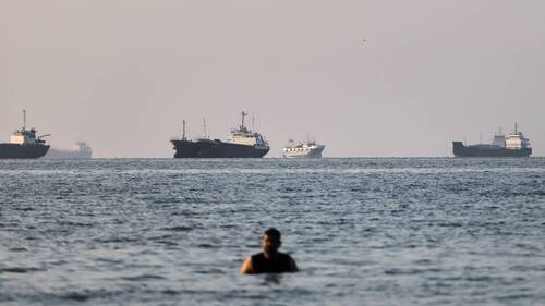 Début de l'évacuation des 11'000 marins bloqués à Ormuz