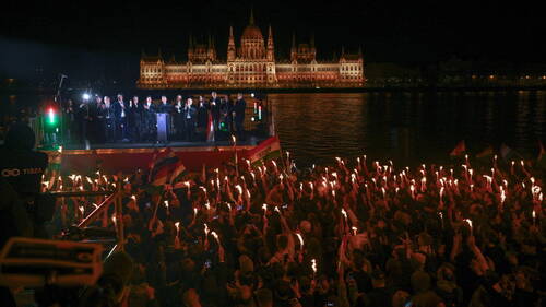 La politique suisse salue des élections démocratiques, l'UDC déçue