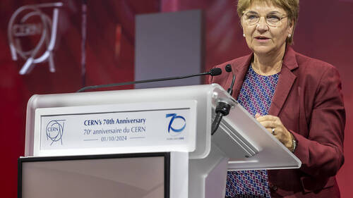 Amherd appelle le monde à suivre "l'esprit" collaboratif du CERN