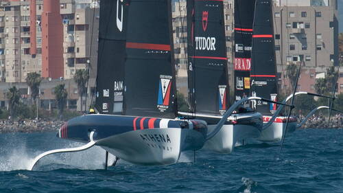 Coupe de l'America: Alinghi veut franchir un cap à Naples