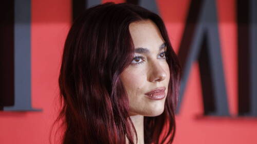 Dua Lipa attaque Samsung pour utilisation indue de son image