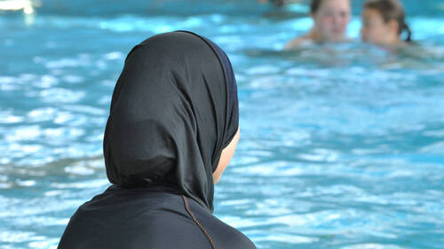 Recours à Genève contre l'interdiction des maillots de bain longs