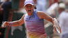 Roland-Garros: Swiatek dans la douleur, Alcaraz lâche un set