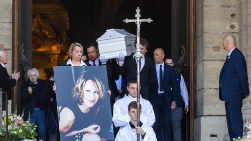 A Paris, un adieu ému à l'actrice Nathalie Baye