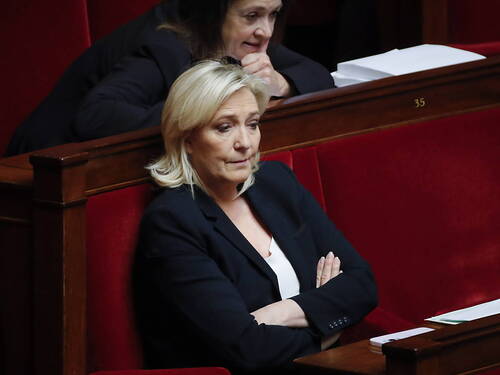 Marine Le Pen a remboursé le Parlement européen