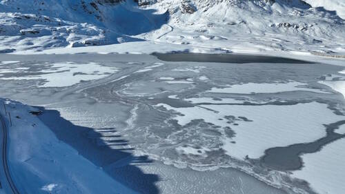 La glace d'un lac rompt près du col de la Bernina (GR): un mort